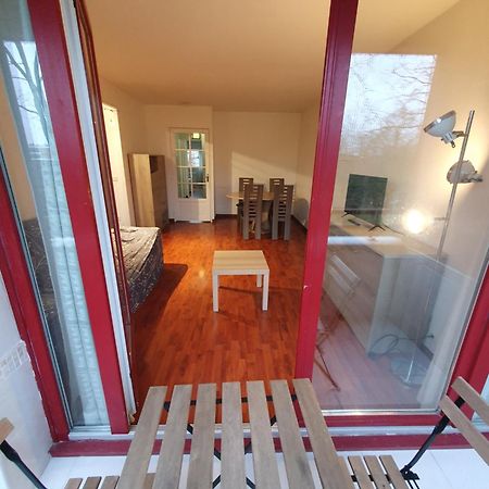 F3 Avec Balcon 5 Min Gare Sqy Et Parking Gratuit Lägenhet Guyancourt Exteriör bild