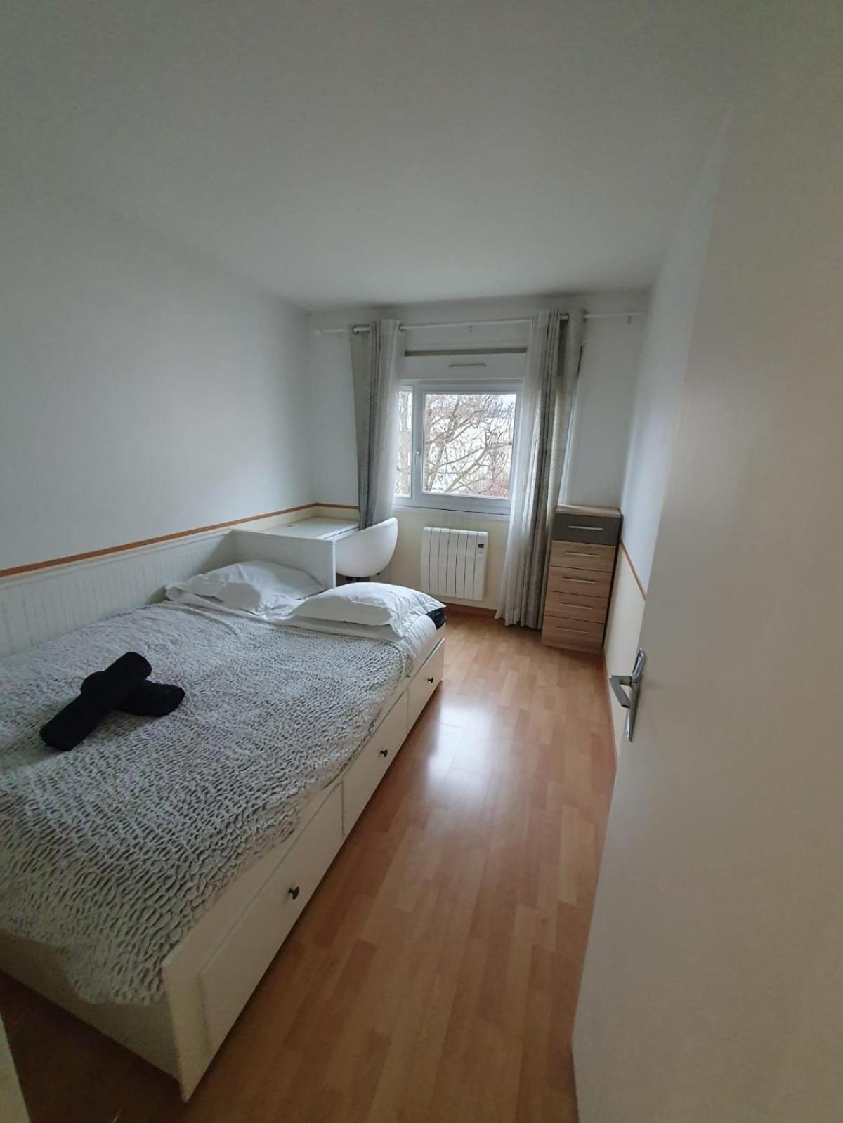 F3 Avec Balcon 5 Min Gare Sqy Et Parking Gratuit Lägenhet Guyancourt Exteriör bild