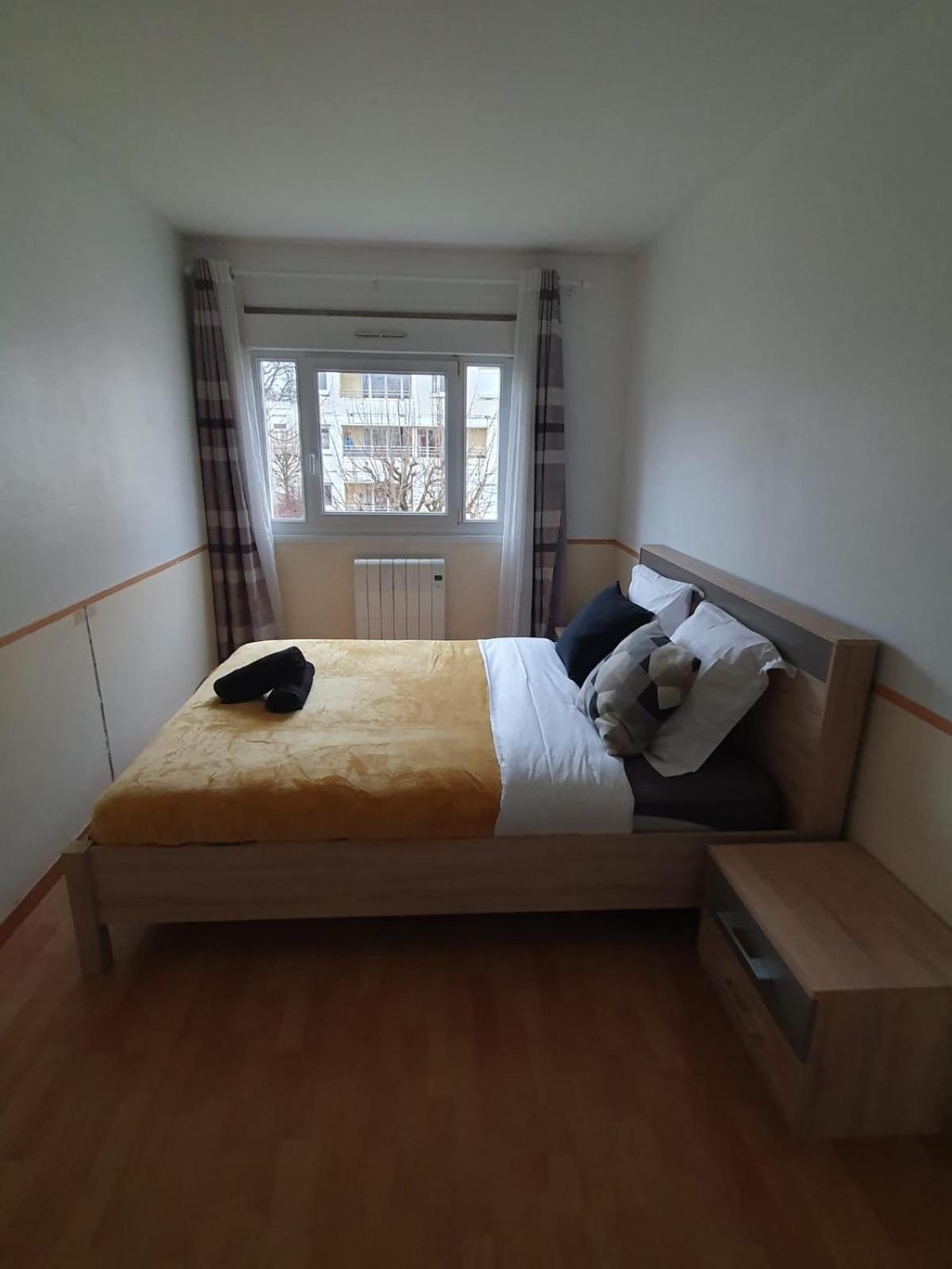 F3 Avec Balcon 5 Min Gare Sqy Et Parking Gratuit Lägenhet Guyancourt Exteriör bild