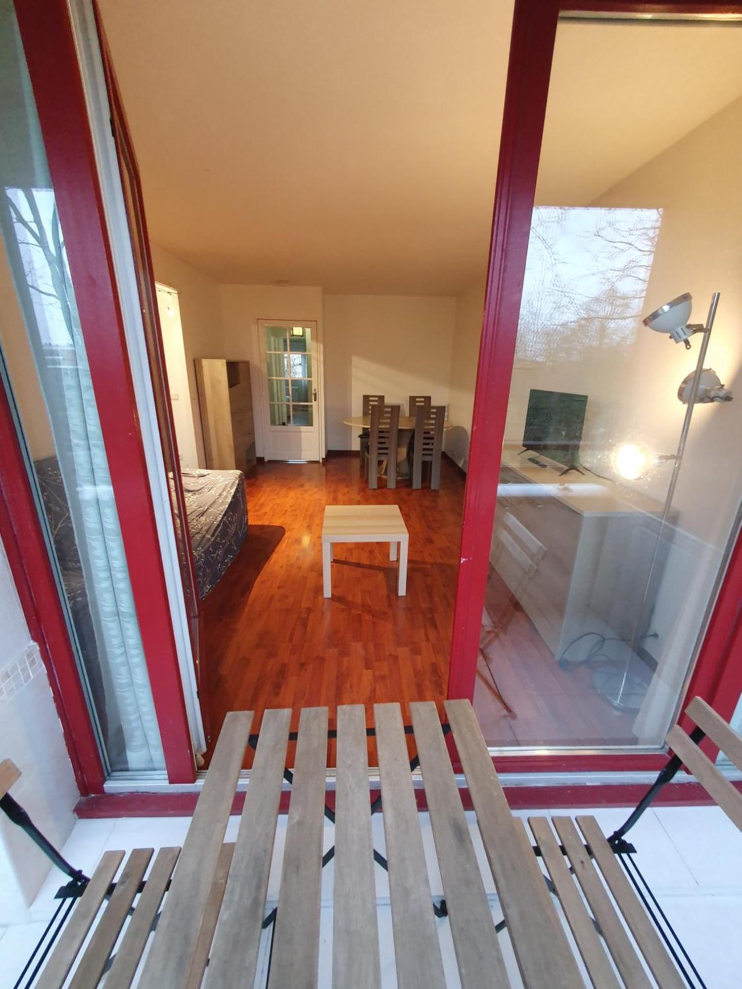 F3 Avec Balcon 5 Min Gare Sqy Et Parking Gratuit Lägenhet Guyancourt Exteriör bild
